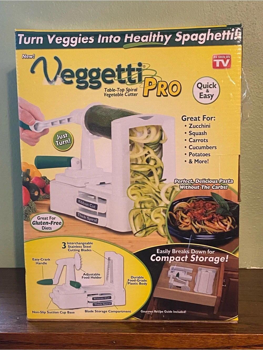 Table-Top Spiral Vegetable Cutter - White and Green